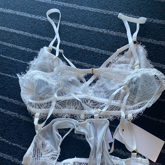 Lacey One-Piece Sexy Lingerie Bodysuit Bra Thong - Picture 2 of 4